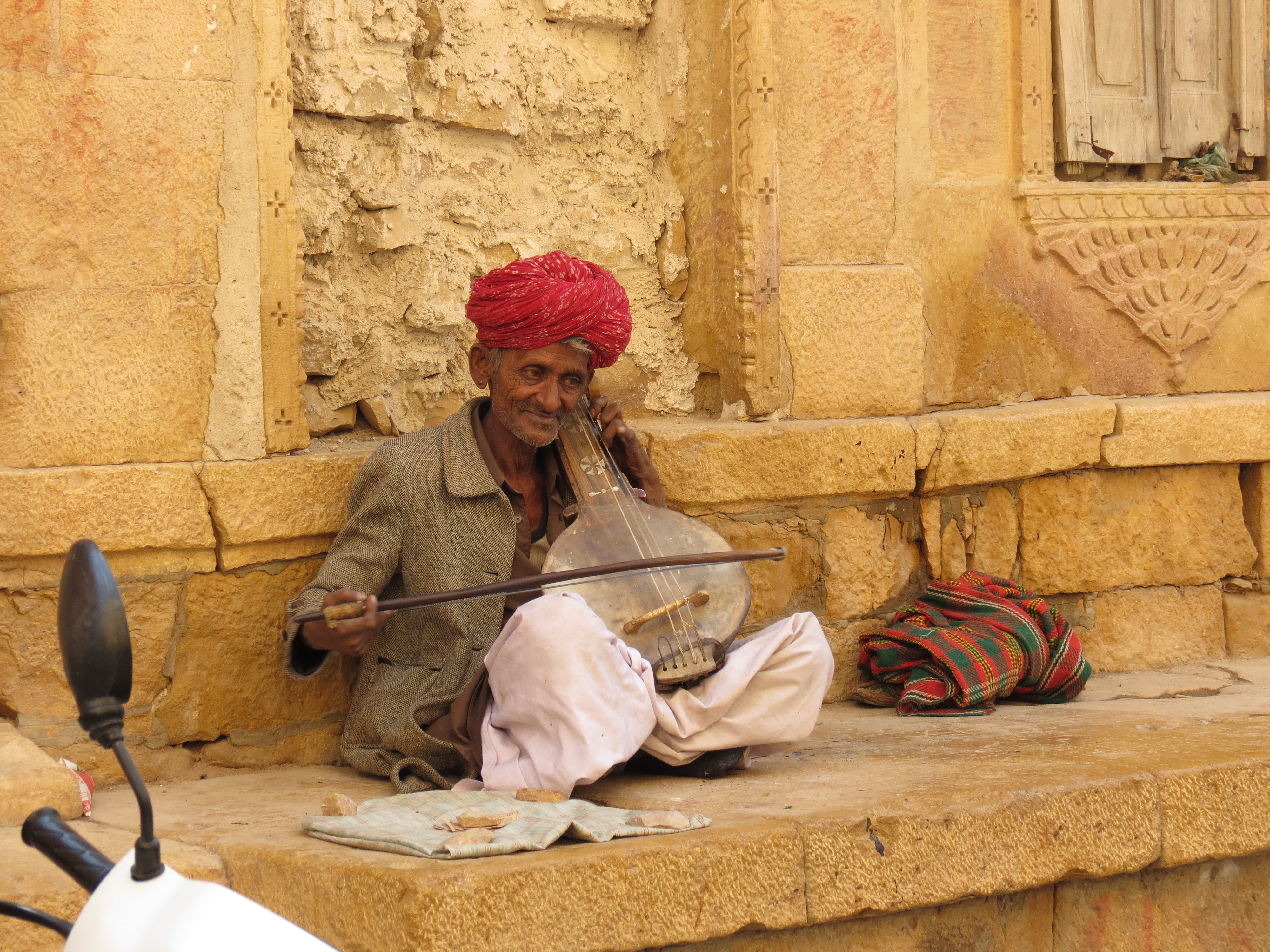Luca Errera, Daniela Trastulli, India, Rajasthan, Jaisalmer, uomo, mendicante, musicista